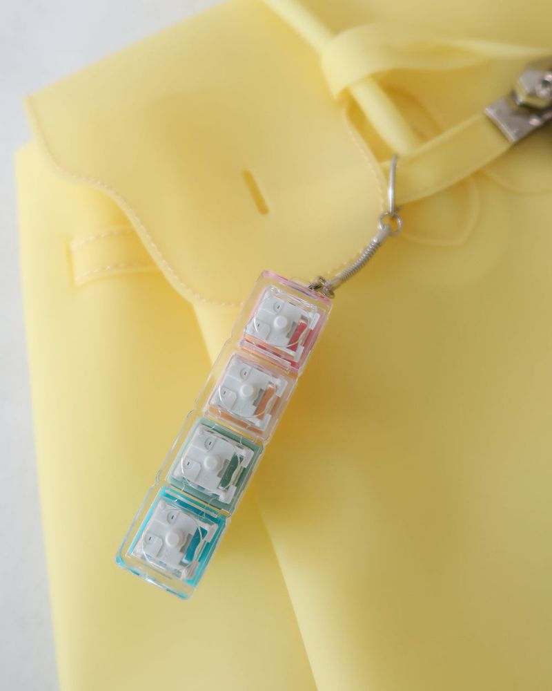Daisy Flower 4-Compartment Keycap Keyring