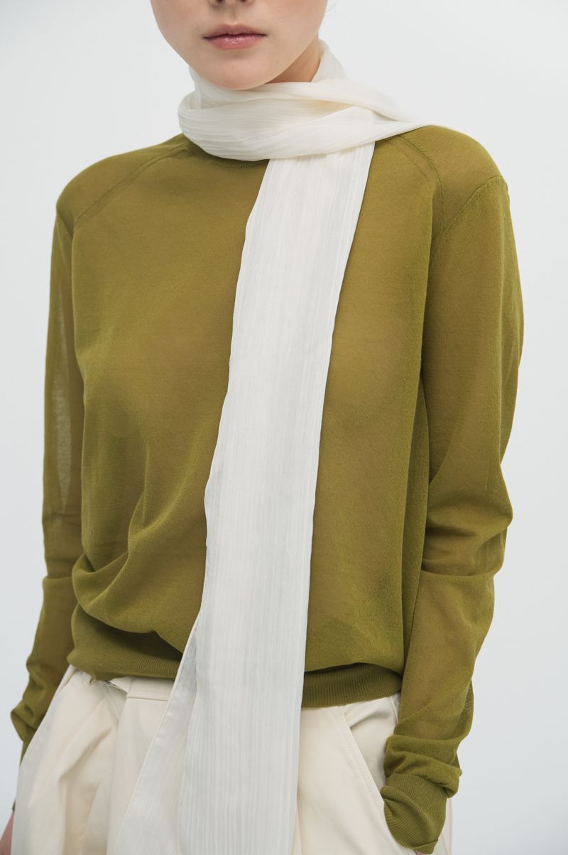 Airy pleats skin scarf_cream