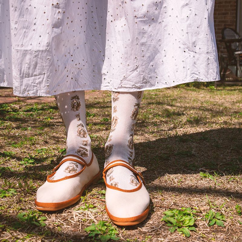 in vere florente : bright white