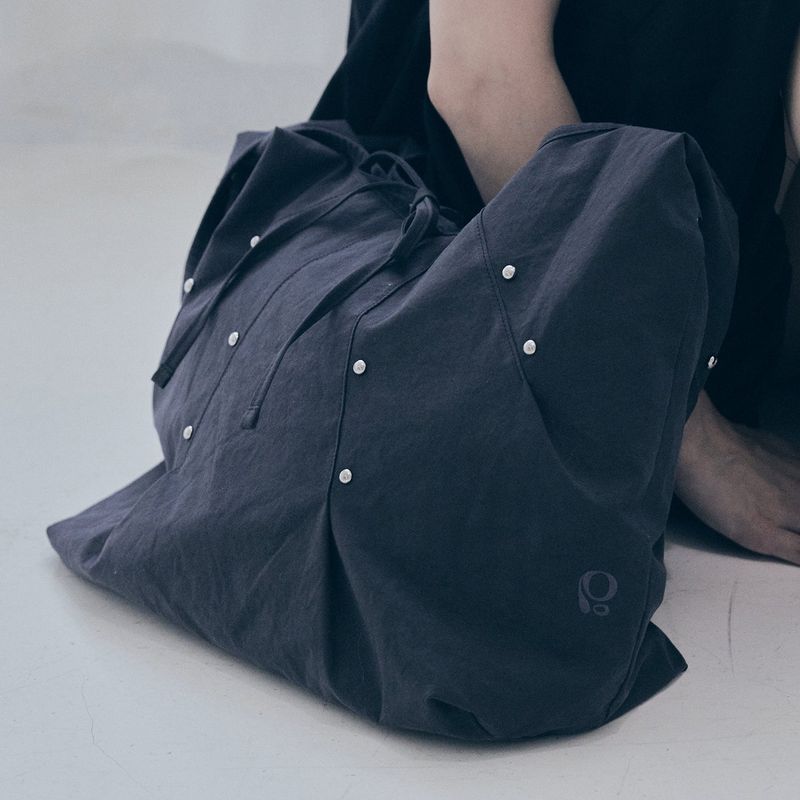 rivet cross bag (charcoal)