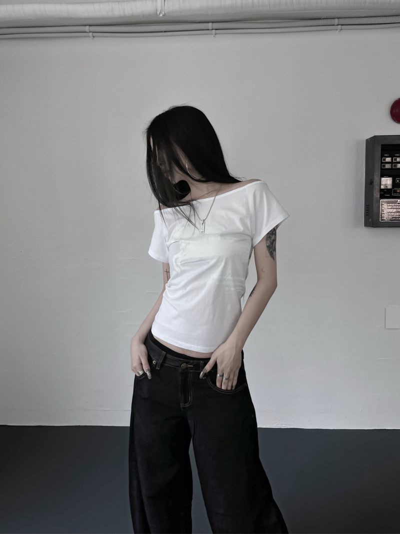 horse shadow off-shoulder T (2color)