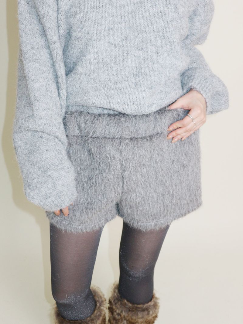 UZYOUNG（ユズヨン）の「Kina Bendable Angora Fur Micro Shorts (Angora Fur Fabric)（Pants）」