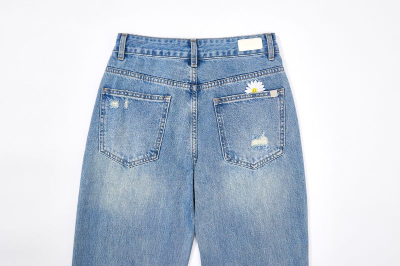 2ND REORDER EMBROIDERED FLARE JEANS code 25101