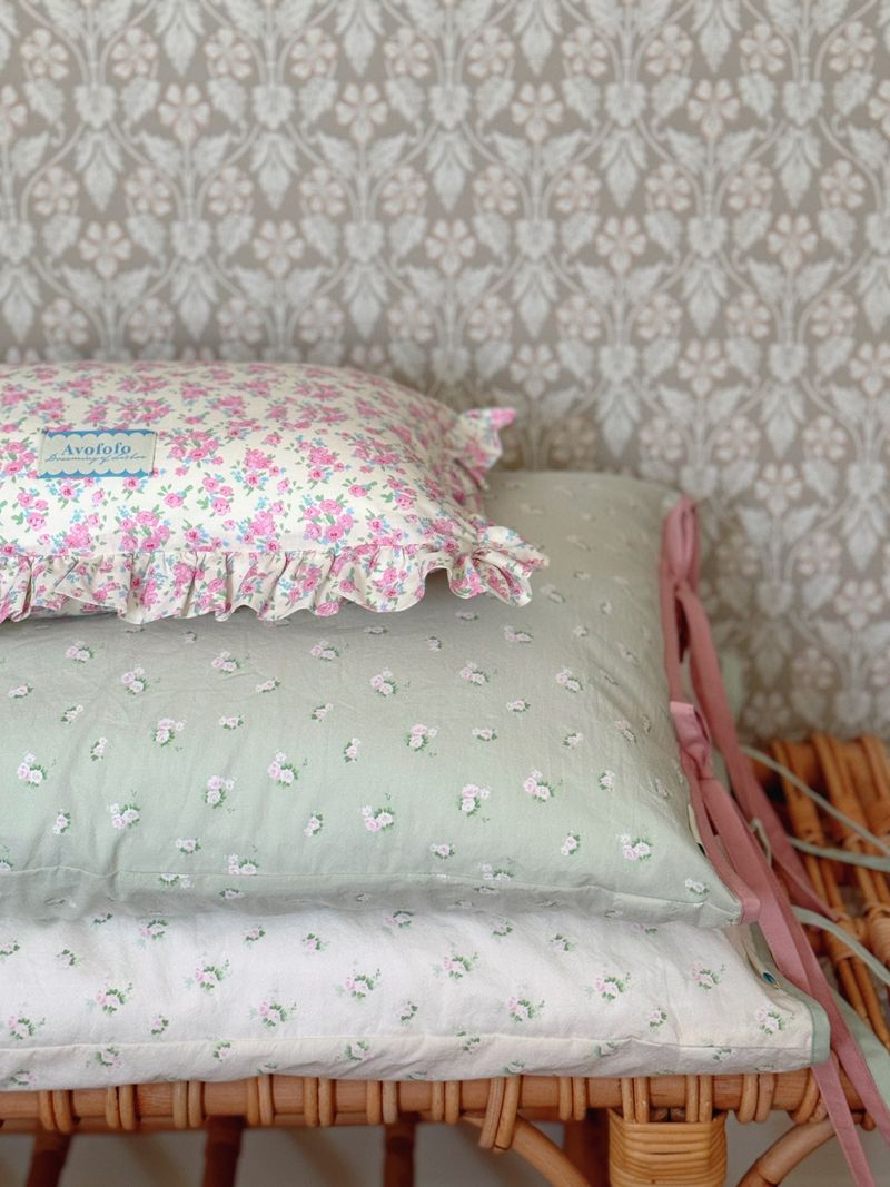 Flo ribbon string pillow cover floral pattern hotel style