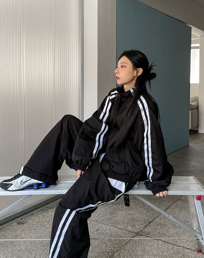 Tudi Diagonal Track Nylon Wind Jumper