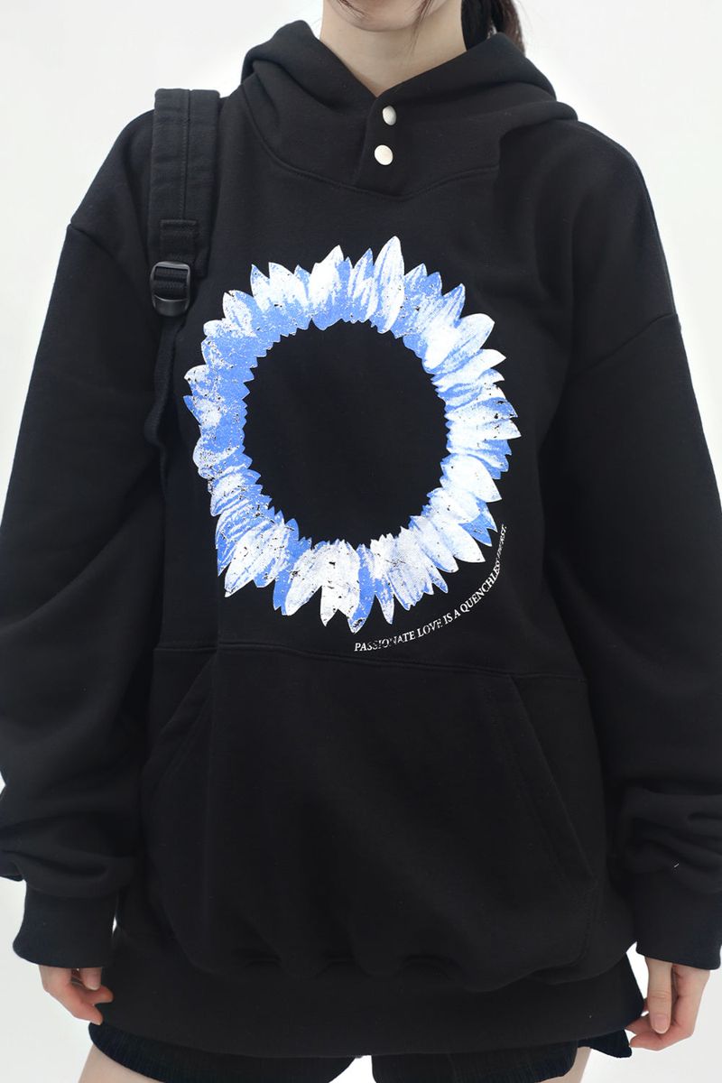 (Unisex) キアンフラワーフーディドTシャツ