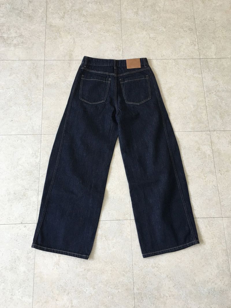 Curve stitch selvedge denim