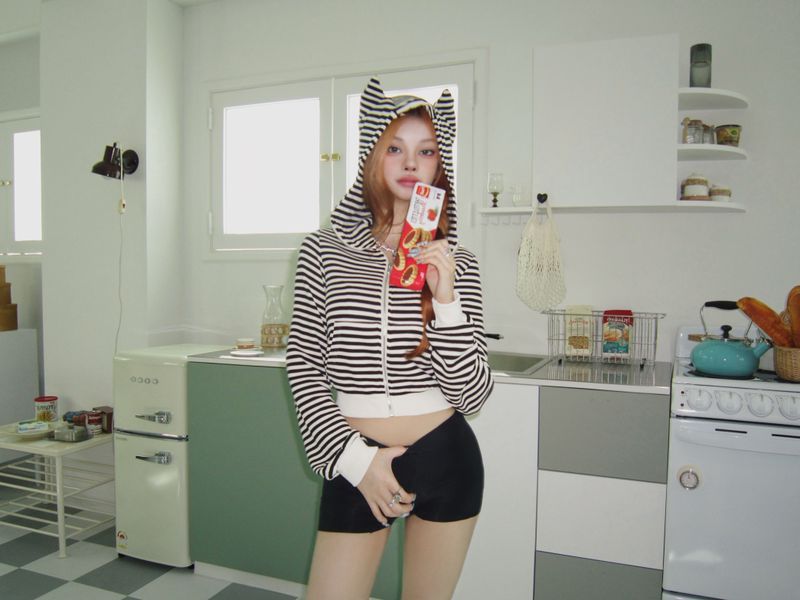 Cat hood zip-up