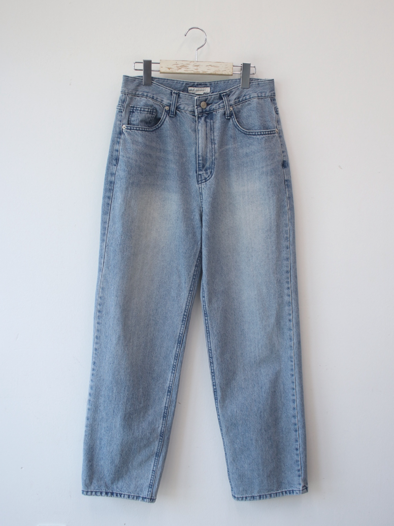 washing regular fit denim pants