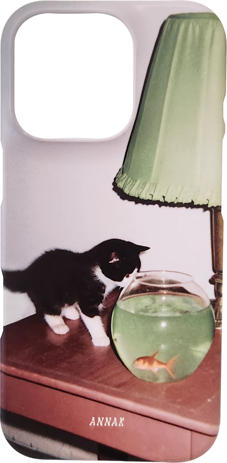 Annak（アンナック）の「[Whispering Fishbowl Kitty]（Smartphone Accessories）」