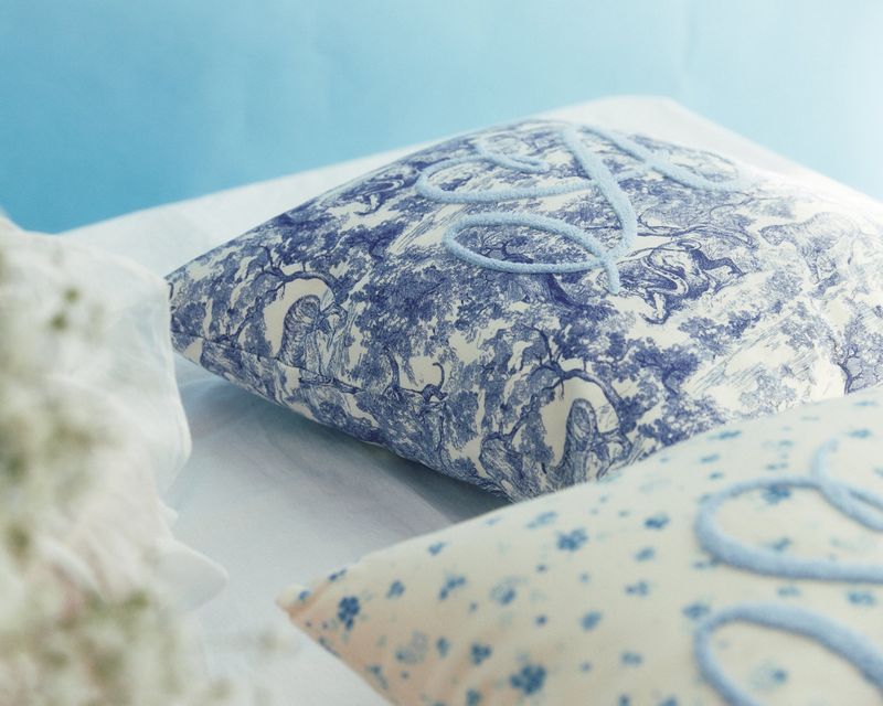 azulejo collection A embroidery cushion