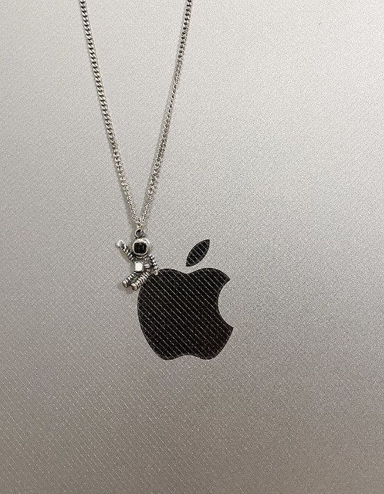No.8850 astronaut necklace