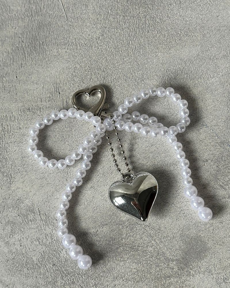 Ribbon heart pearl white keyring