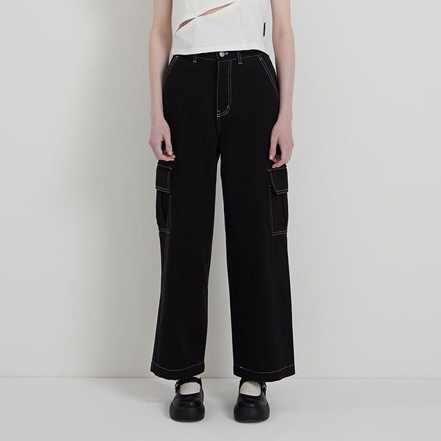 ANDTHEOTHER(アンドジアザー)の「BLACK COLOR CARGO PANTS(Pants)」