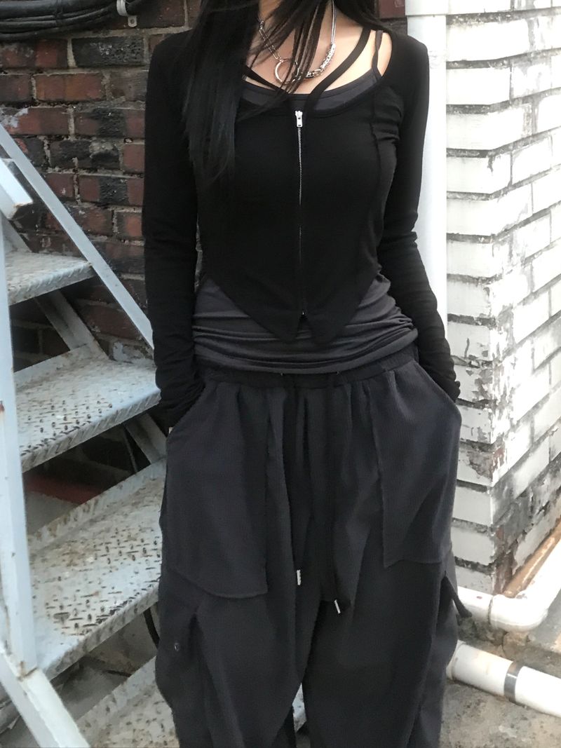 Unique V-Strap Zipper Slim T-Shirt