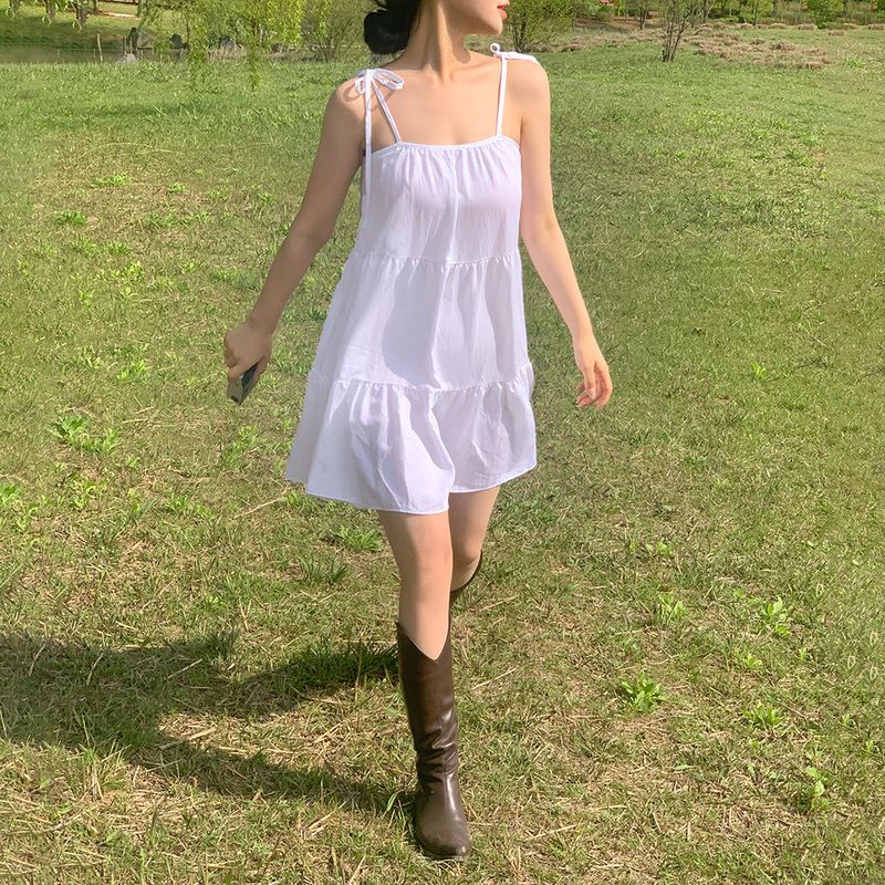 [Adjusting the strap] cancan sleeveless dress