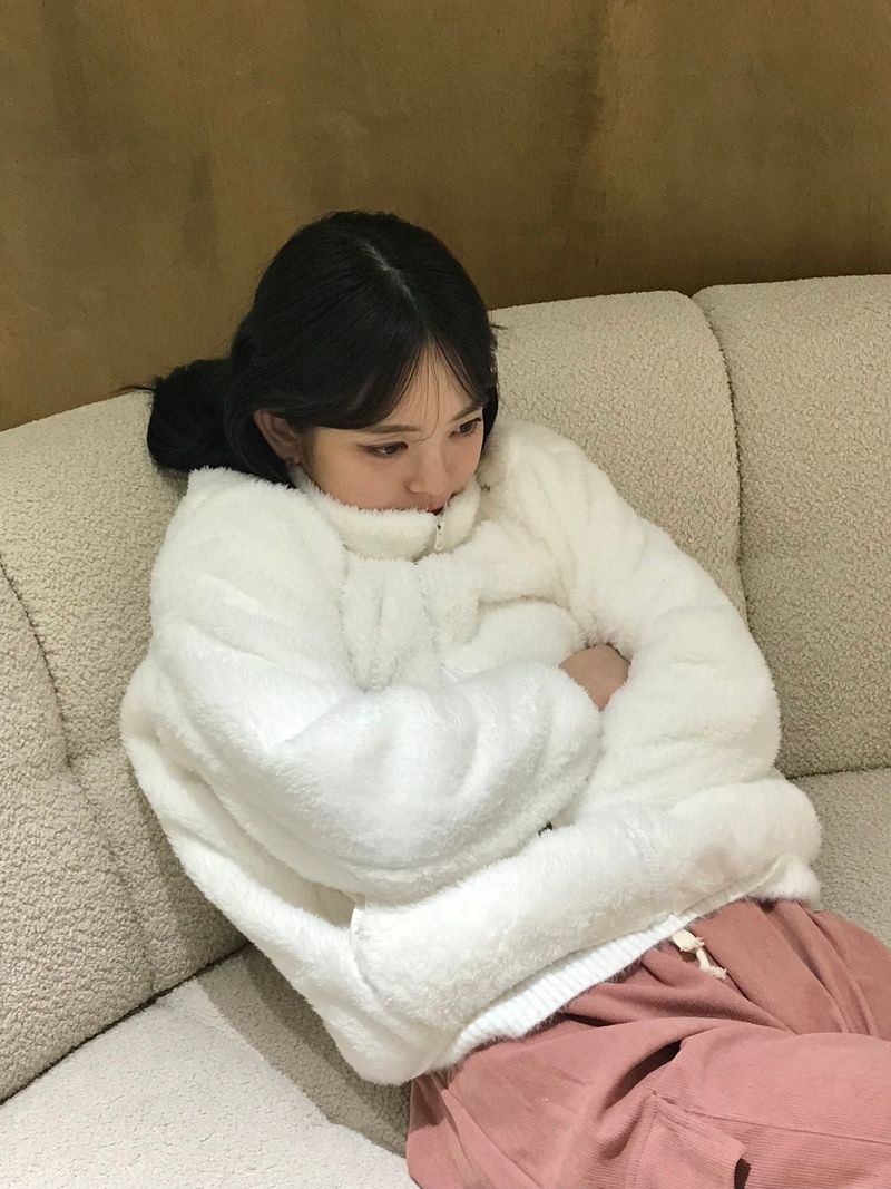 Fluffy fleece zip-up jacket