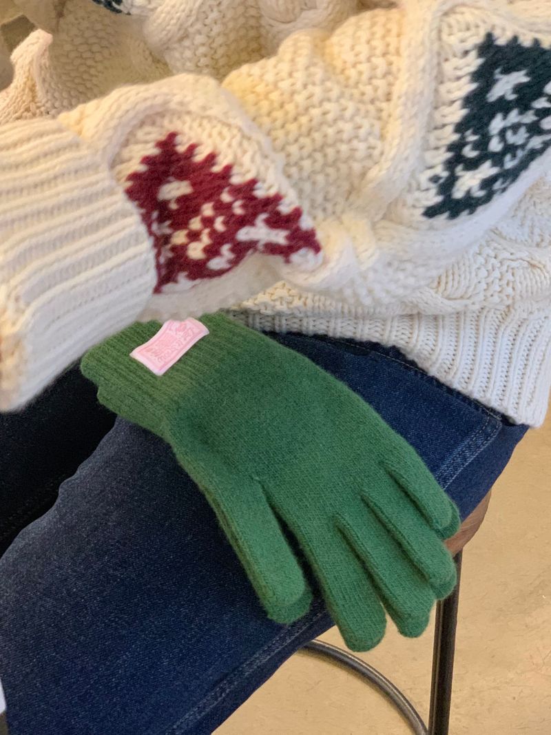 Let It Snow Label Gloves (Green)
