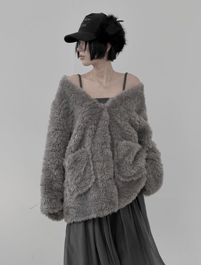 mnem（ムネム）の「Blanket Pocket V-Neck Fur Cardigan（Tops）」