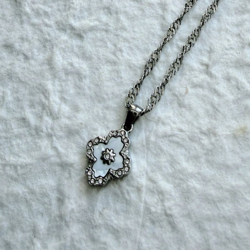 Ivory Bloom Necklace