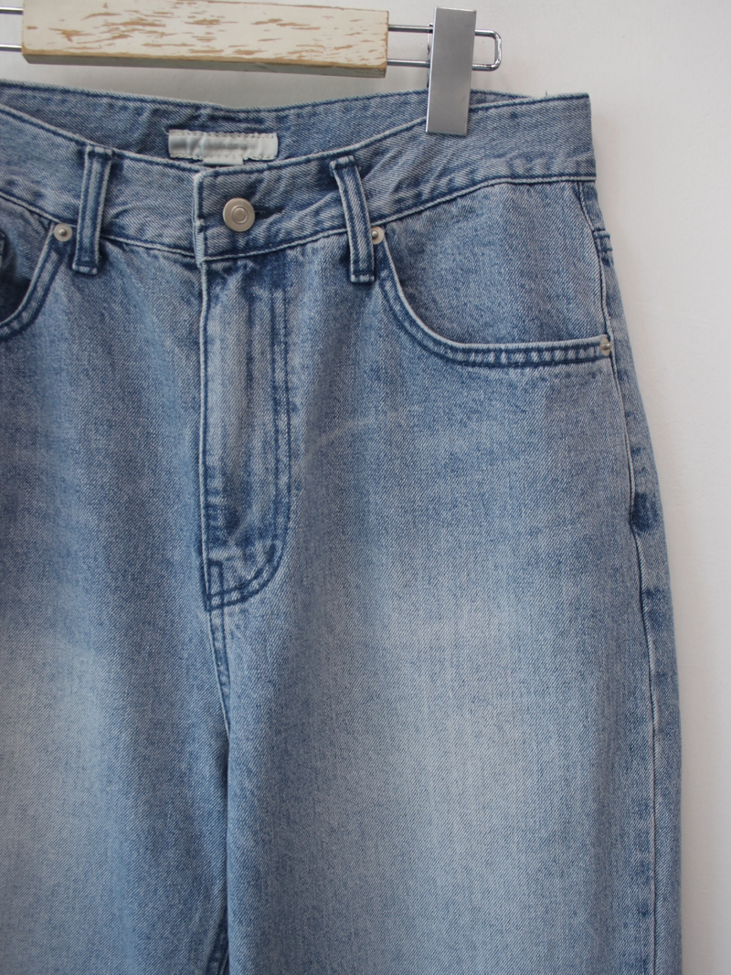 washing regular fit denim pants