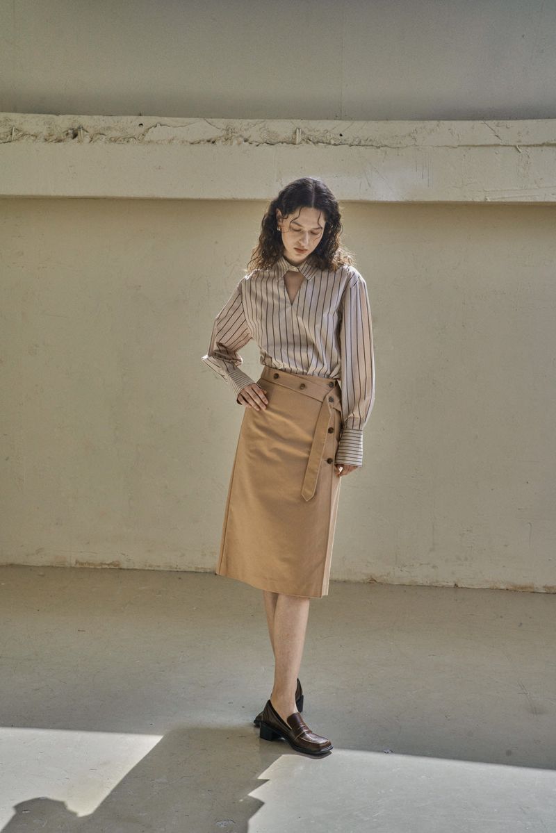 BELTED BUTTON SKIRT_BEIGE