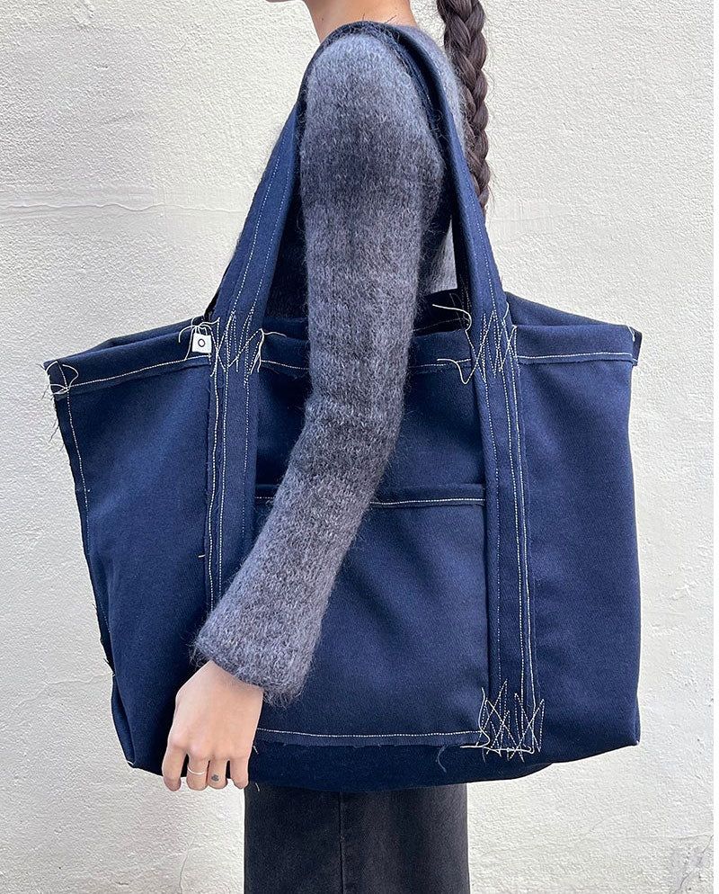 O Logo Drawing Stitch Bag / Black