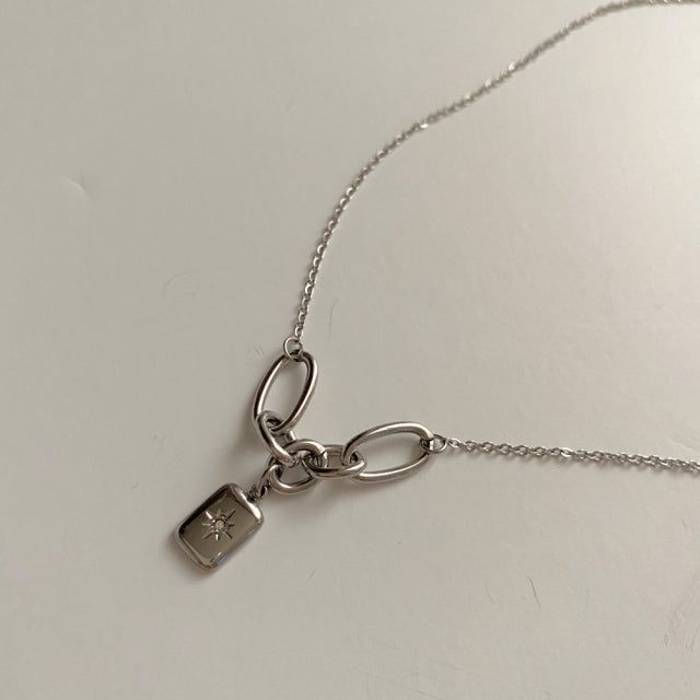 bne Shinestar Square Unique Chain Necklace