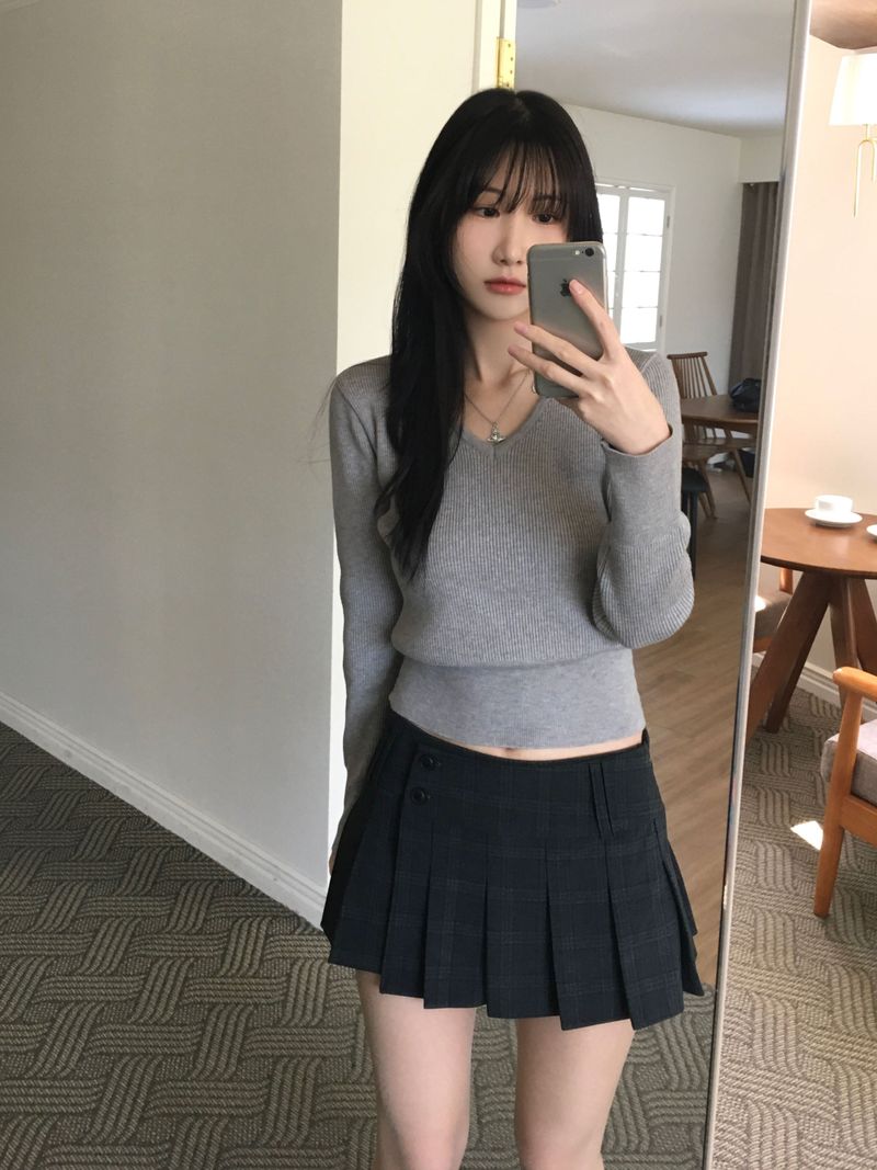 Basic V-neck knitwear (4 colors)