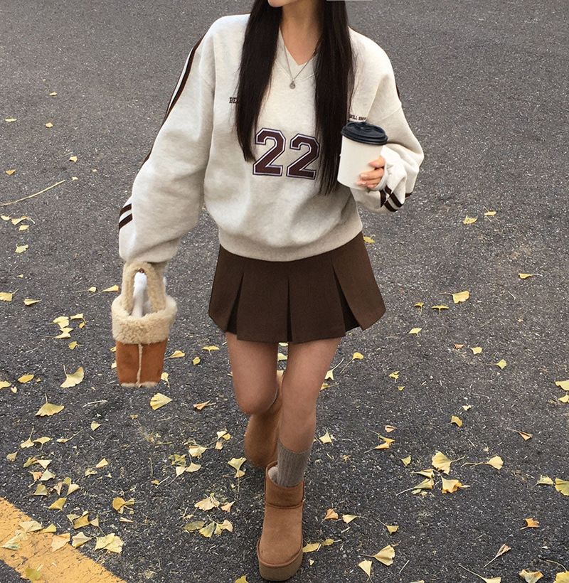 [BELLIDE MADE] Second track V-neck Oversized fit sweatshirt