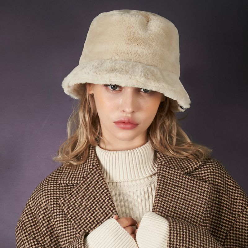 Fur logo point bucket hat CREAM
