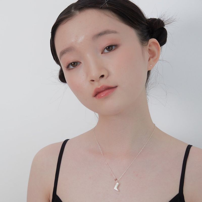 smallest pearl earring