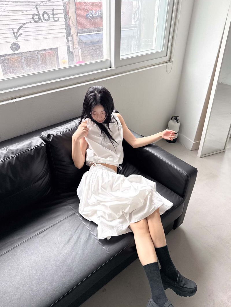 STRING SLEEVELESS BLOUSE