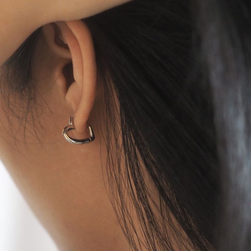 éclater（エクラテ）の「Heart Hoop Silver Earrings（Accessories）」