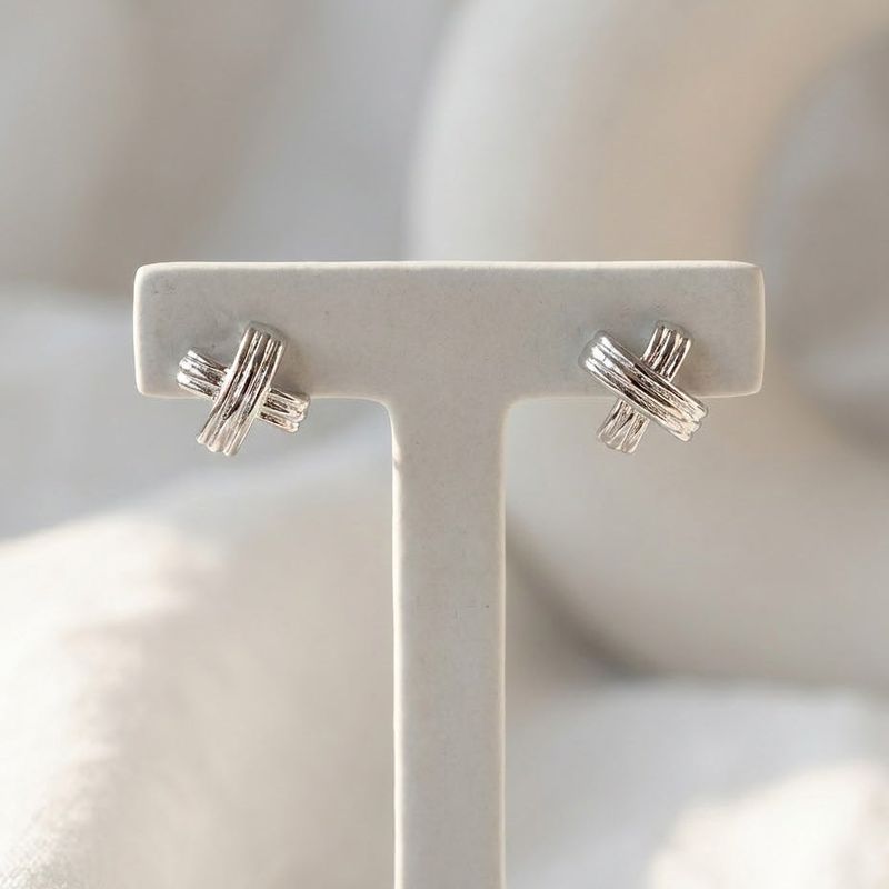 [NMIXX Kyujin Earrings] アーバンバンデージシェイプピアス - Silver Color
