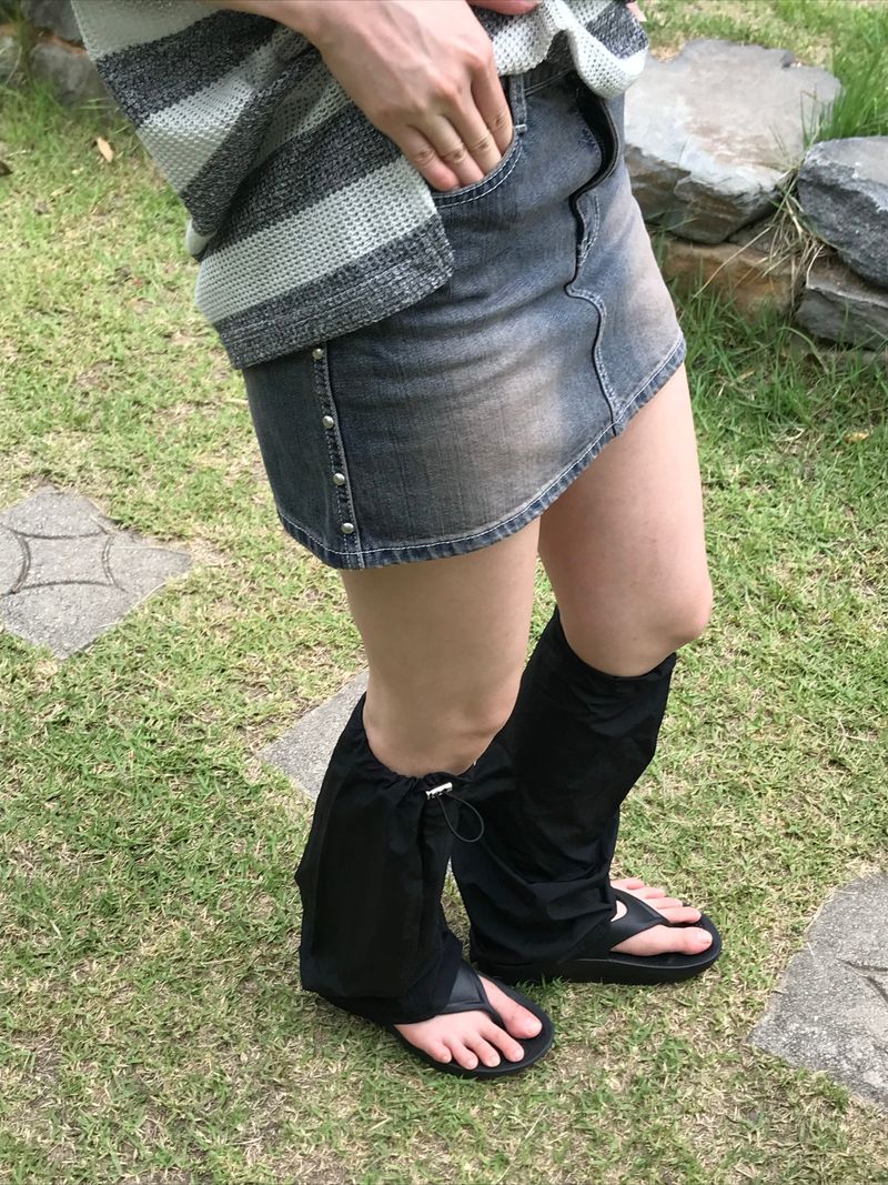 Rock stud denim skirt