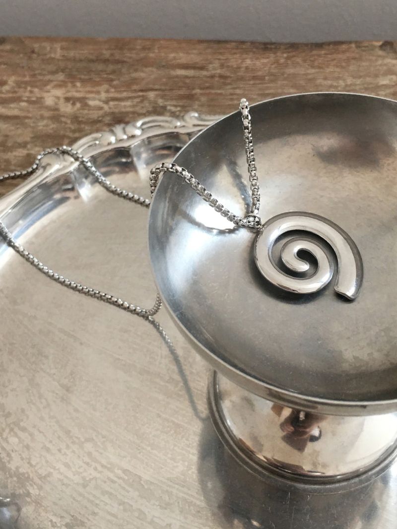 nobiyaka（ノビヤカ）の「Coil necklace（Accessories）」