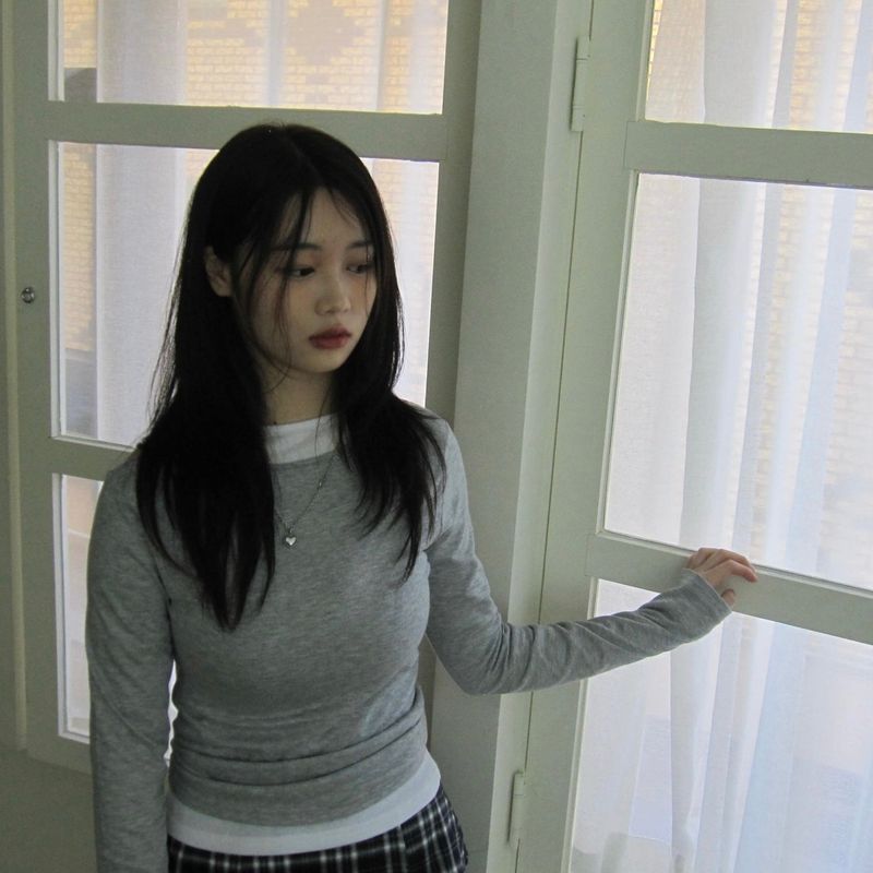 エッセンシャルスリムフィットストレッチTシャツ