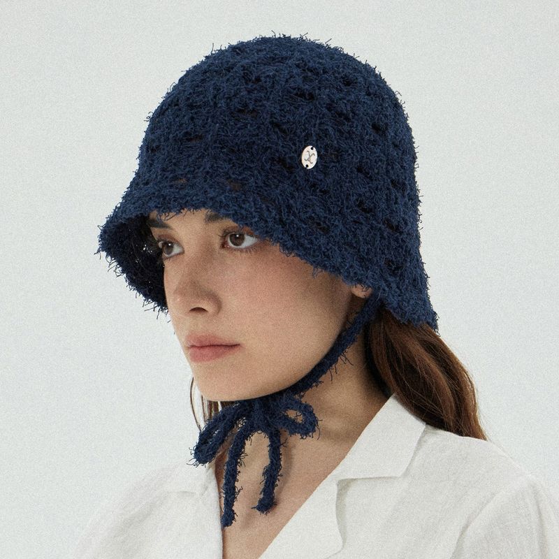 VARZAR（バザール）の「VA カーブオーバル メタル ニット パンチング バケットハット / Navy（帽子）」