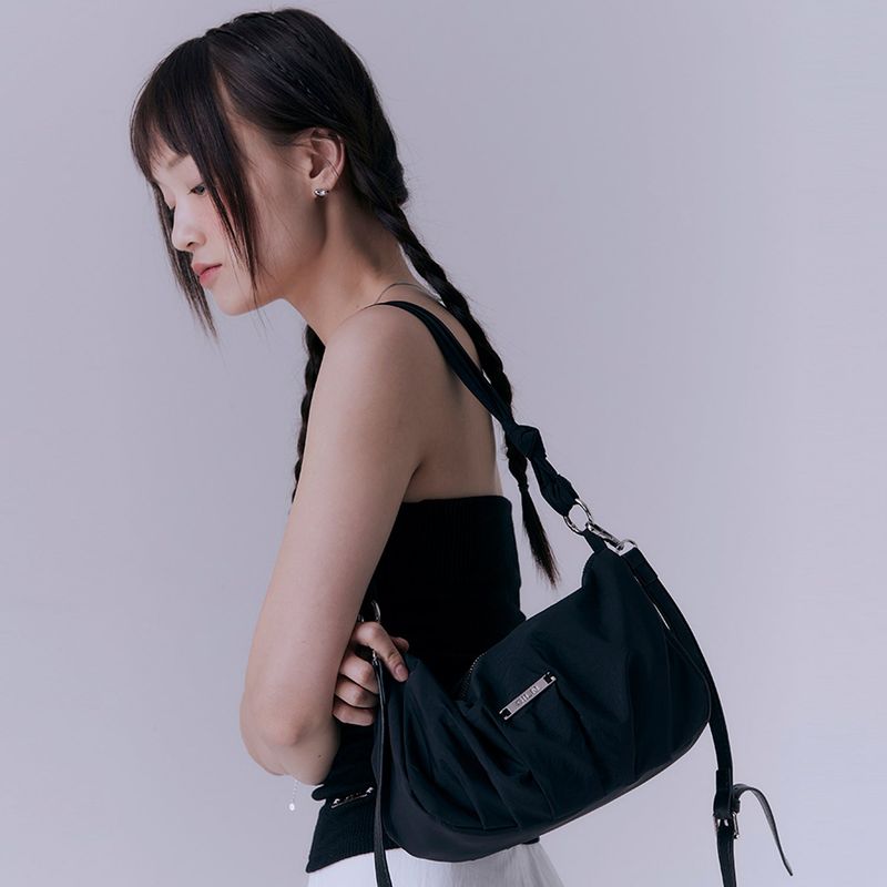 SILN（シルン）の「シャーリングナイロンショルダーバッグ (BLACK)（バッグ）」