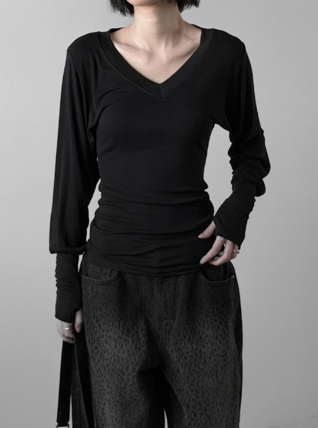 mnem（ムネム）の「Banley Warmer V-Neck Slim Tee（Tops）」