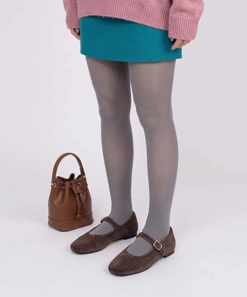 VIVIC（ビビク）の「サテンプリーテッドメリージェーンフラッツ (BROWN, BLACK 2COLORS!)（シューズ）」