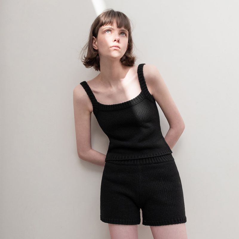 KNIT SLEEVELESS (BLACK)