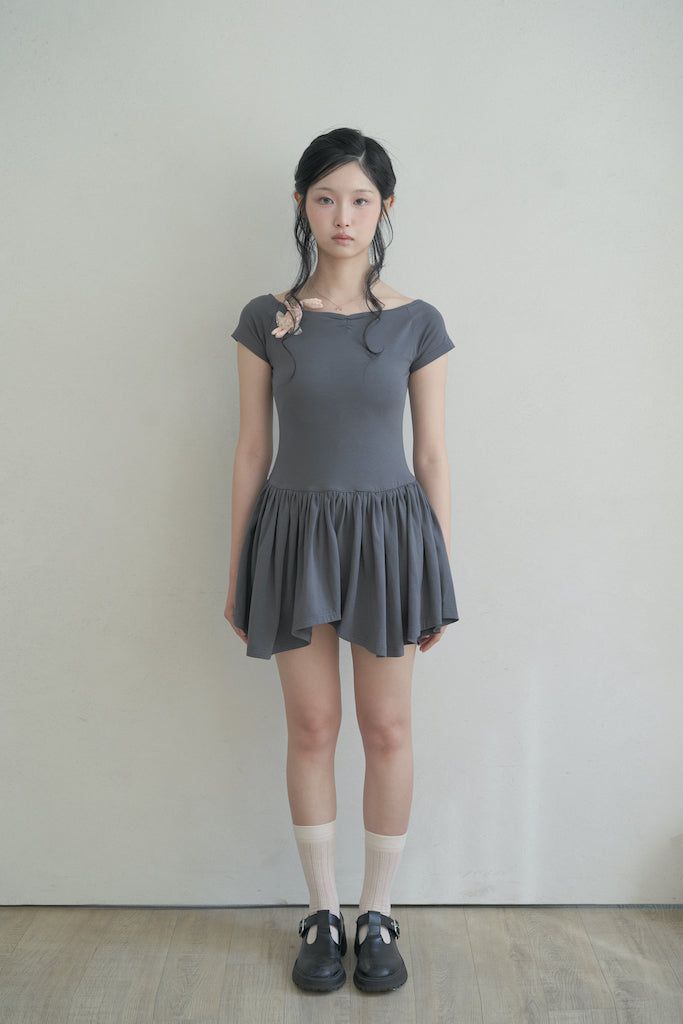 オープンショルダーギャザーミニドレス - dark grey