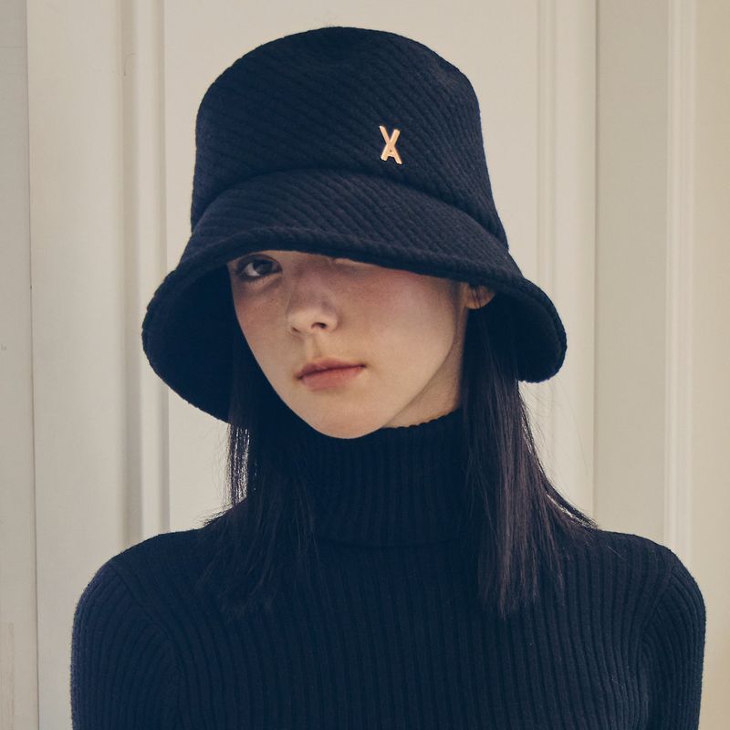 VA Stud Fleece Bonnet Hat / Black