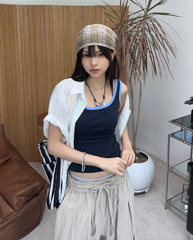 Two-run see-through check scarf