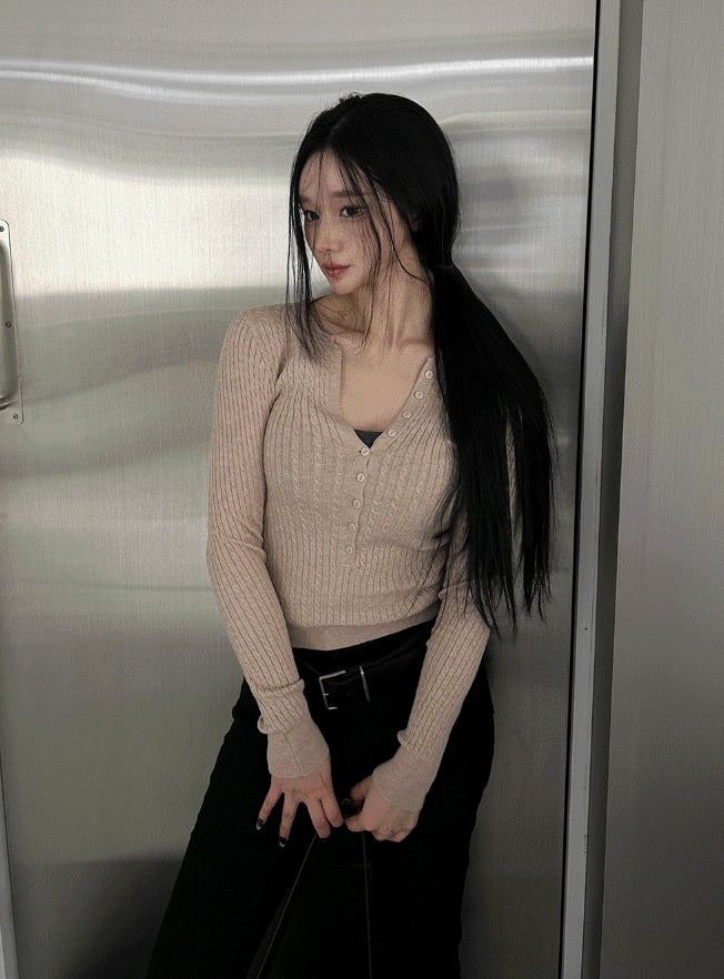 Button Slim V-Neck Knit