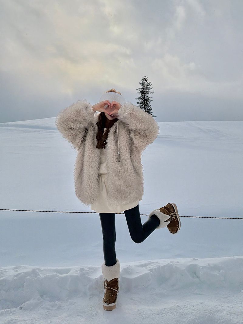 [MADE] Endelin Wool Off-Shoulder Knit