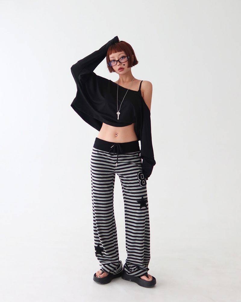 Delight-J（ディライトジェイ）の「Unbalanced off-shoulder loose fit cropped long-sleeved t-shirt（Tops）」