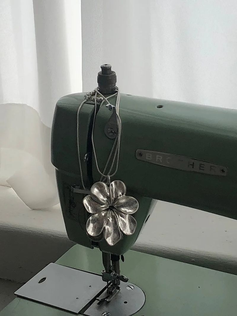 Petal Motion Drop Necklace